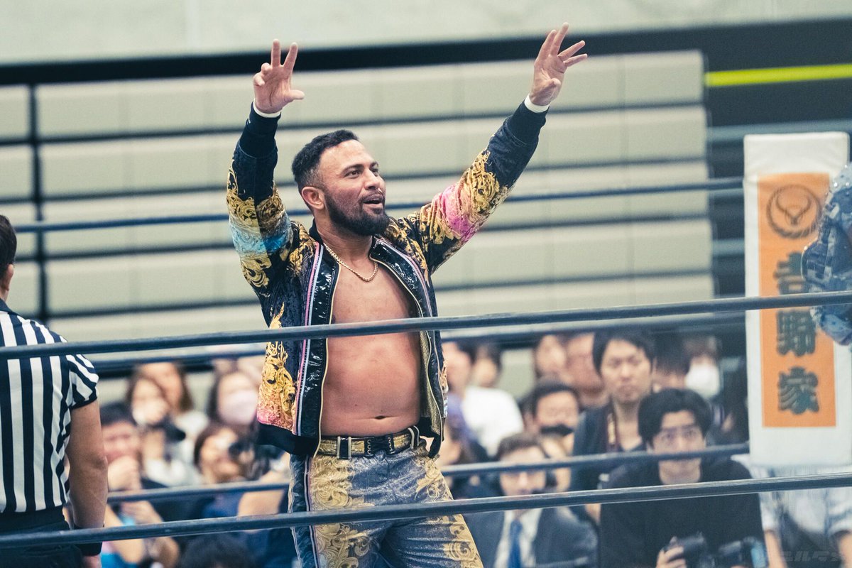 yurutame_pro's tweet photo. ロッキーはもうキャリア27年。15歳からプロレスをしている超ベテランなのです。

24.10.26 カルッツかわさき
#njpw #SUPERJr.TAGLEAGUE #ロッキー・ロメロ

📸 https://t.co/dwoXtx83VA https://t.co/c0LfNoOaCE
