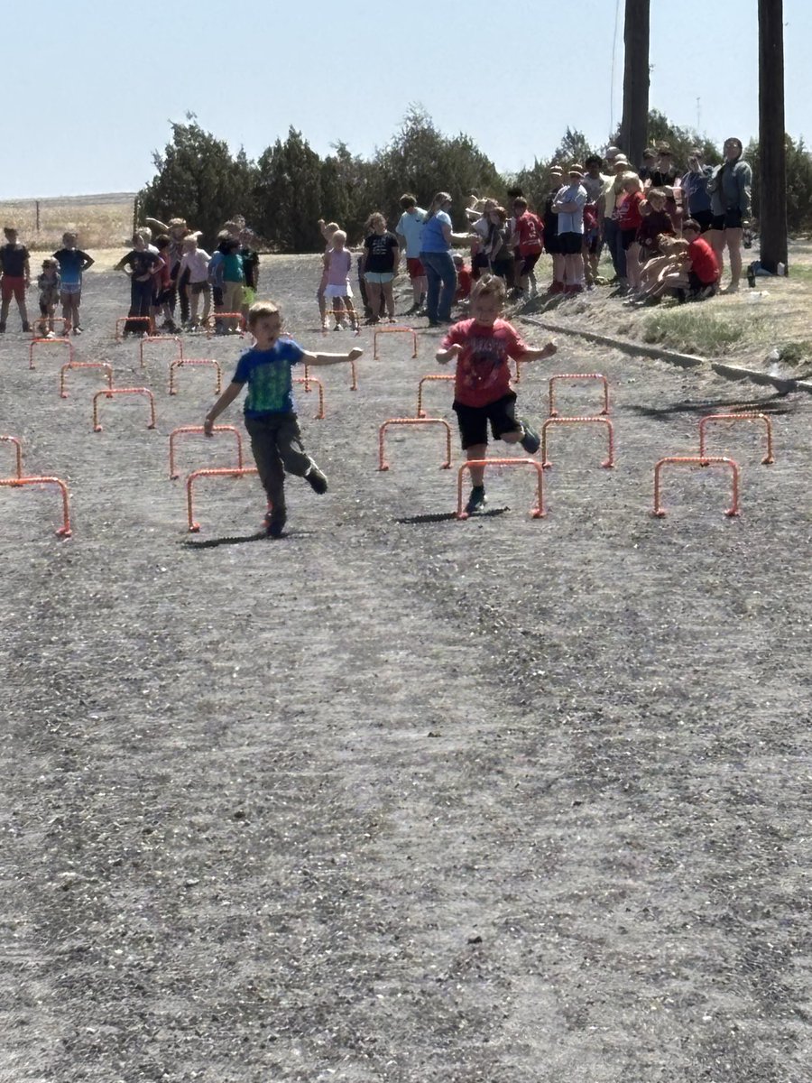 pd_schools's tweet photo. They battled the wind and a little heat to have a great elementary field day https://t.co/H7s8JLrOzh