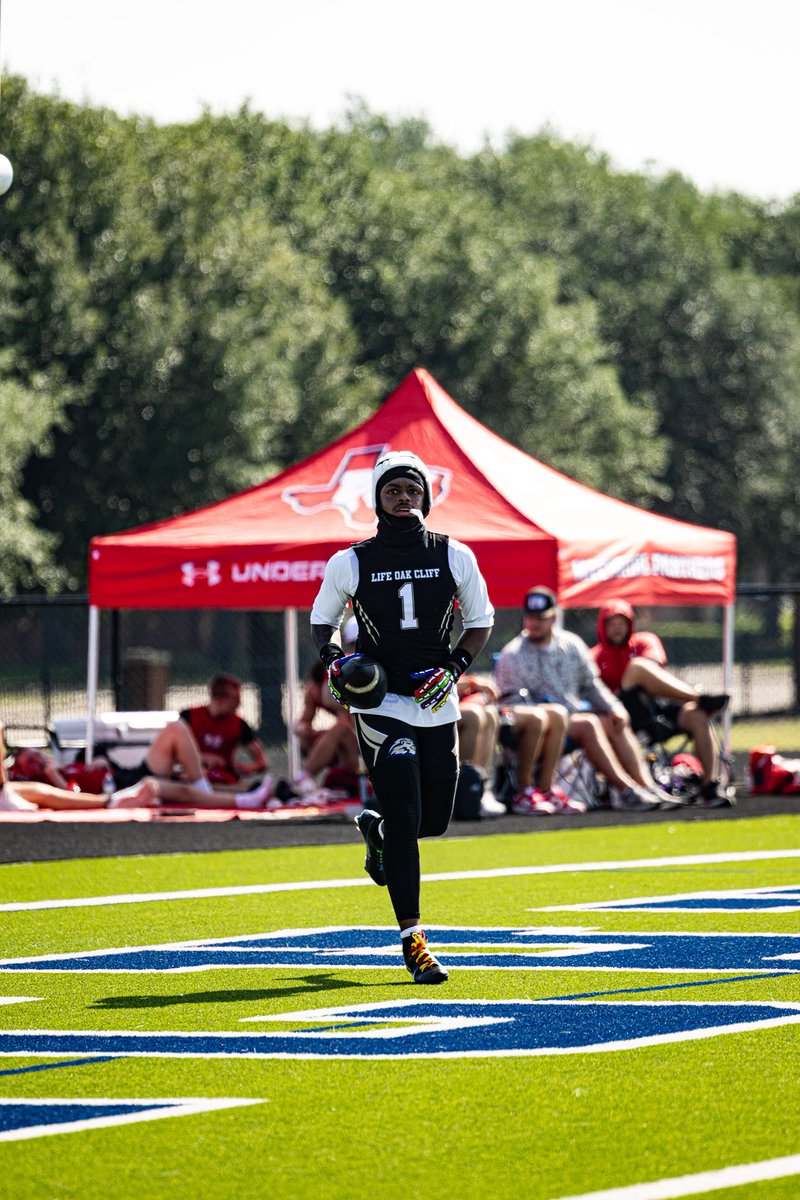 ___Josh3x's tweet photo. Working‼️🩸….
Senior Szn loading 🌟🏆🥇
@CalvinLDavis3 @CoachWeltonJ @UTEPCoachCJones @Coach_MHoward @denarius11 @RickBowie2 @CoachK_Johnson @Kennyhill13 @Coach_Shadd @Coach_Forde @COACHJMACRB @DeionSanders @Coach_Kenn @Coach__OMalley @drobalwayzopen @Utah_Football @TomlinsonCoach @TheRoyalTaylor @CoachColbert11 @AustinSchaffer2 @2MileMentality @LSOCFootball