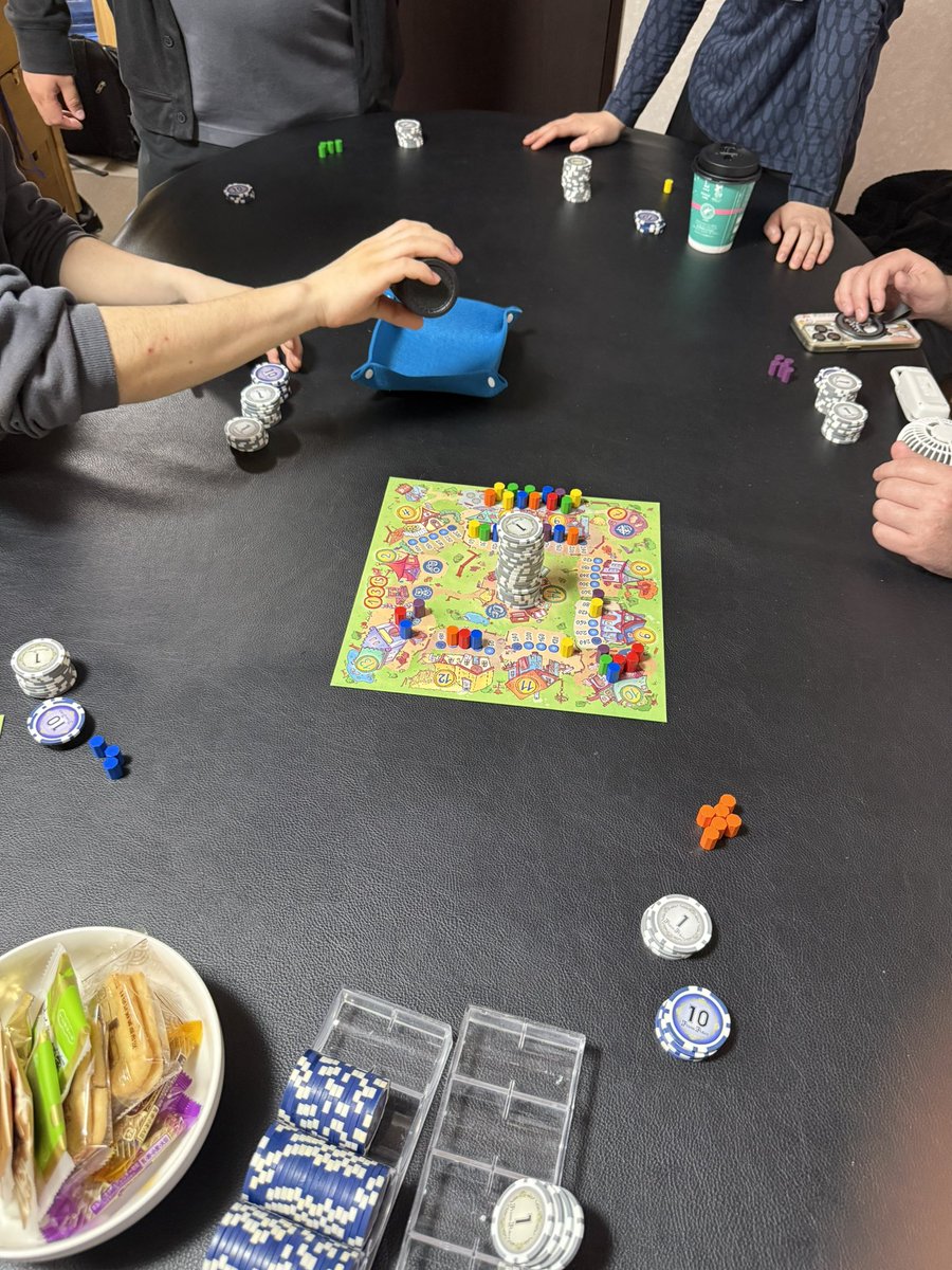 boardgame_guild's tweet photo. 本日19:30より、
ボドゲ会を開催します！

参加申込不要🙅‍♀️
ボドゲ200種以上🙌
時間: 19:30〜23:00
場所：東京都港区西新橋3-24-6 5F
参加費：社会人500円、20歳以上大学生無料！

ご参加お待ちしてますー！
ボドゲ初心者の方も大歓迎です☺️
お時間のある方、ぜひお越しください💡 https://t.co/kip0YtrgEi