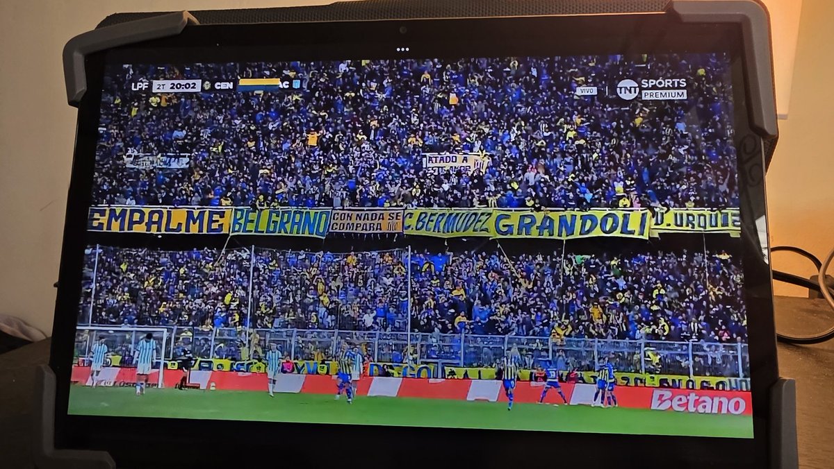 Valdivia_Ces's tweet photo. Una cosa de locos el futbol en Argentina 🇦🇷 https://t.co/TLD6C2fBfn