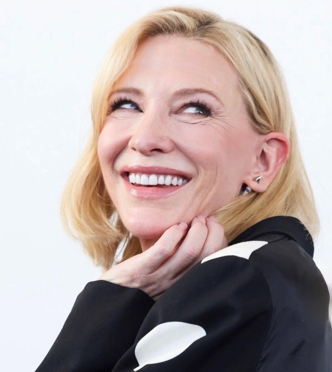 emi_blanchett's tweet photo. ⭐️happy 57th birthday cate!!! the most wonderful lady who has enriched my life since the moment she entered my heart. another year has flown by! ⭐️ https://t.co/4wXBheYfj5