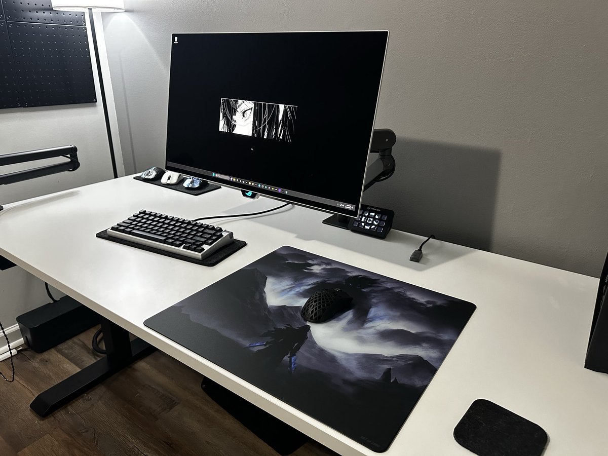 Gh0olll's tweet photo. Hello 👋 #desksetup #itxpc https://t.co/TniiTMoJjX