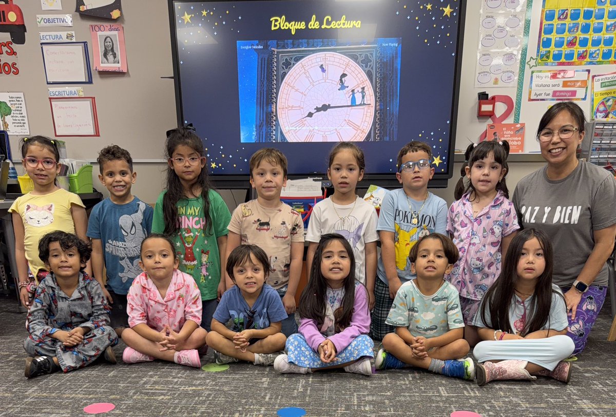MsRios_bil's tweet photo. Pijama day, fun day! 
#Kindergarten #bilingual #MRobPride @MRobinsonElem https://t.co/FPQD8XK1b3