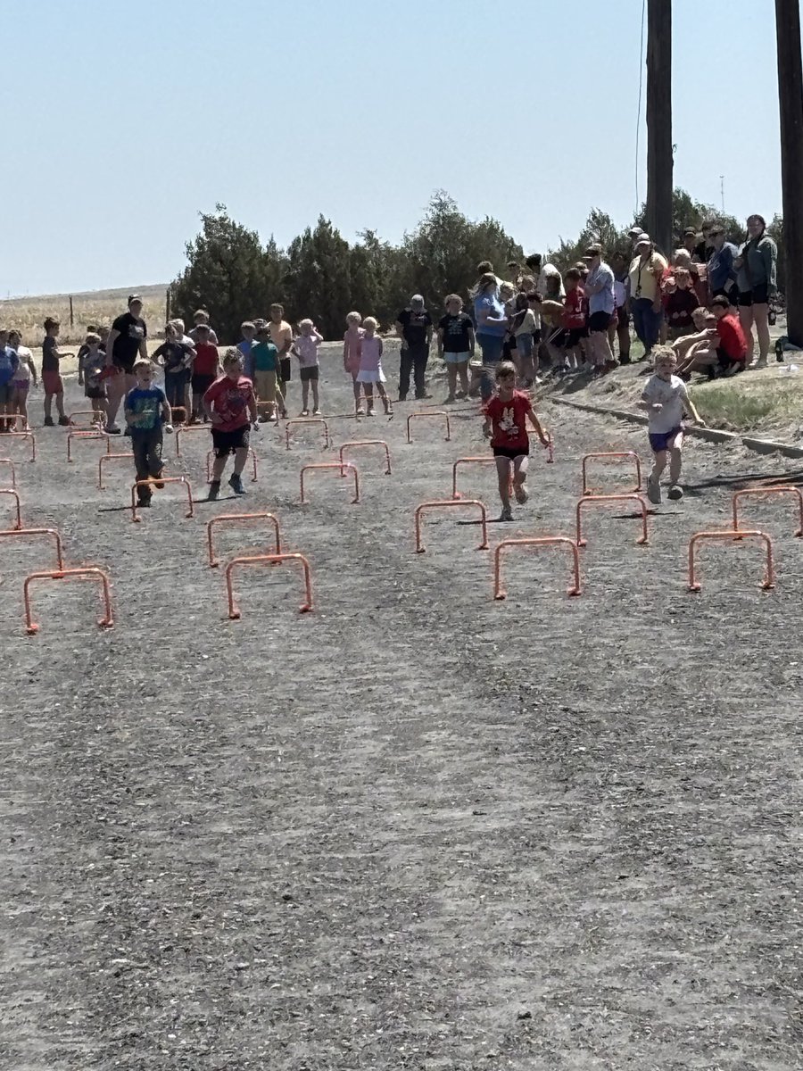 pd_schools's tweet photo. Thank you to all the helpers today at elementary field day especially the high schoolers from Potter. You guys were awesome helpers today for the K-6 students. https://t.co/QeukfTXPWA