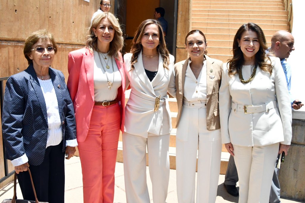 PRODHEG's tweet photo. Asistimos a la presentación del 25° Informe de Actividades de la CECAMED, un espacio que nos recuerda que la salud no es solo un servicio: es un derecho fundamental que debe garantizarse con dignidad, empatía y sensibilidad.

#EstamosDondeEstásParaDefenderte https://t.co/lyeT5nzF4A