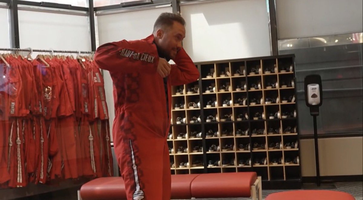 Ry_Bass's tweet photo. No backing down now, I guess. Let’s do this @TourCNTower! See you at the top 🫣 #EdgeWalk #CNTower #RoadTrippinWithRyan https://t.co/VE1Xf6XQkE