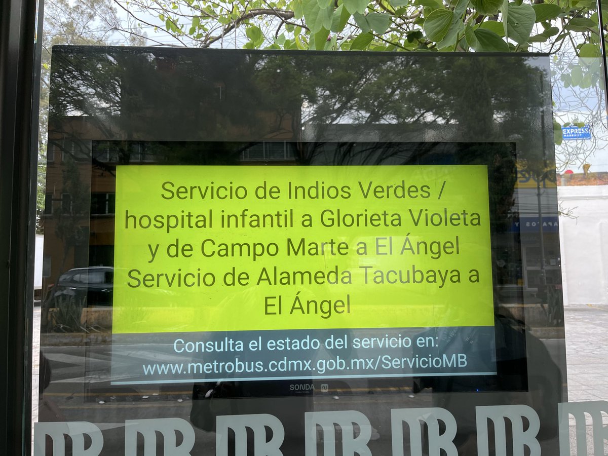 AlbertoAcostaR's tweet photo. @MetrobusCDMX 
Sus anuncios Duran apenas unos segundos y no dicen nada: 
De indios verdes a Glorieta Violeta y de campo Marte a El Angel... Qué? Suspendidos? Hay servicio? Es gratis? Qué? 

Cada vez es peor la información que brindan https://t.co/Umpgqmq54D