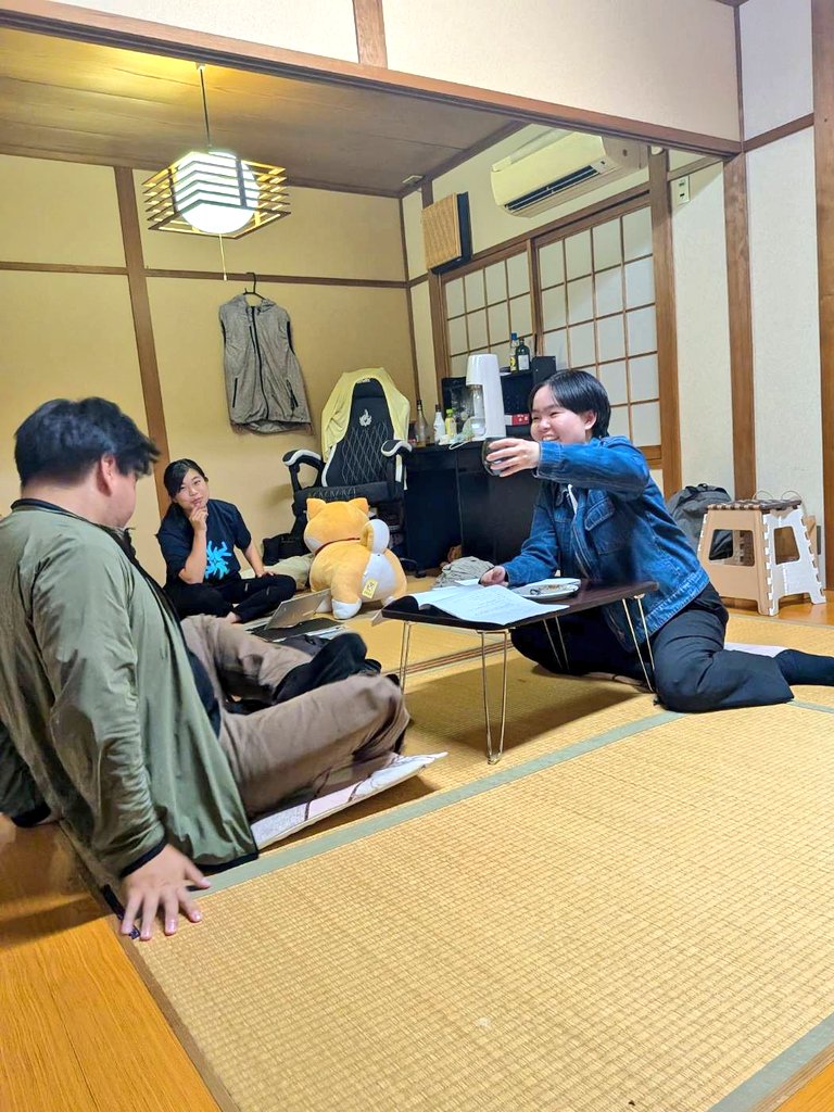 all_make_it's tweet photo. 昨日は二回目の稽古でした！
少し早めのスタートなのに、結局いつもどおりの時間に終わってしまいました。
昨日のハイライトは
「碧ちゃんの絶対使い処を間違ってるクロスの法則」
でした🙌
(写真:@miso_soup_comb) https://t.co/xv1d6JqikP
