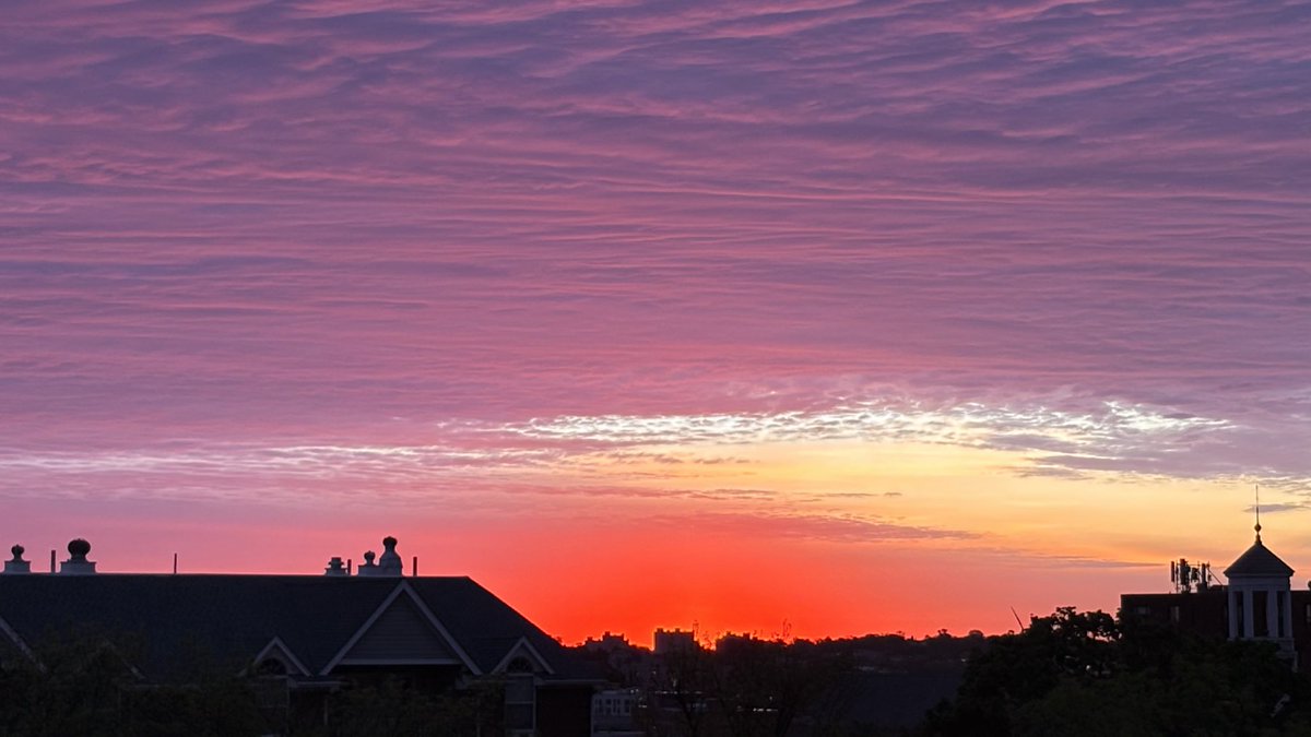 ChelseaScanner's tweet photo. Sunrise 🌅 pictures from this morning… 
( 📸 ~ @insurance1067 ) 
#ChelseaMA https://t.co/9nlixVzhLU