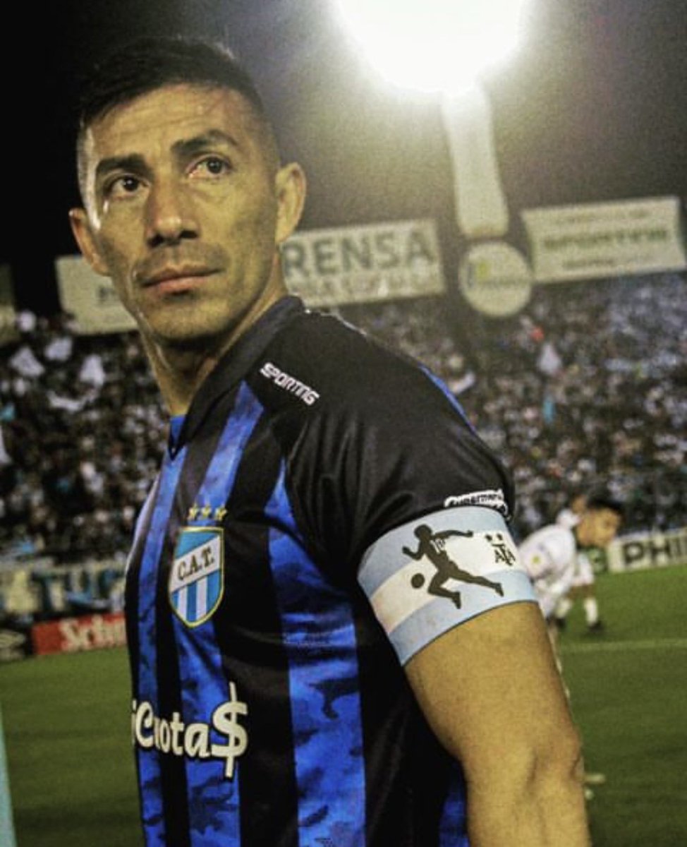 simplementeAT's tweet photo. Guillermo Gastón Acosta, el BB, hoy jugó por copa argentina contra Platense.
Lo hizo en un gran nivel, fue capitán y completó todo el partido.
Tuvo marca, decisión, precisión en los pases, fue al frente y ayudo en ataque. 
Lo quiero en Junio/Julio si o si en ojo de agua. https://t.co/aRcufRWLCa