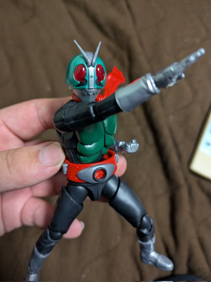 CaptainkYorock's tweet photo. おはよーございます( ´∀｀)！
今日は昼過ぎまでお仕事！

リハビリに組んでた仮面ライダー一号完成した！めっちゃ格好良いじゃんコレ！ https://t.co/9O2OQN2YTR