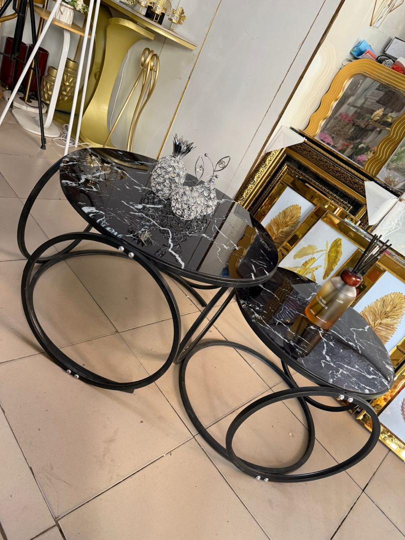 Am1narh's tweet photo. Centre table 
.
160k https://t.co/3fQPW5CPiI