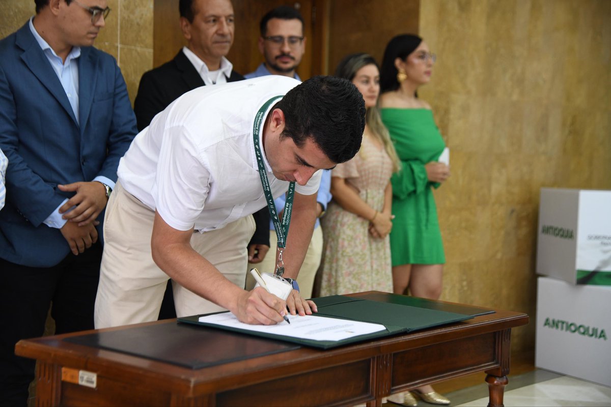 yeisonmiranda19's tweet photo. Antioquia sigue fortaleciendo sus regiones
Con la firma de los Acuerdos Especiales de Gestión Catastral Multipropósito, seis Provincias Administrativas y de Planificación y 46 municipios avanzan hacia territorios más organizados, sostenibles y competitivos. https://t.co/4GujUSHTGD