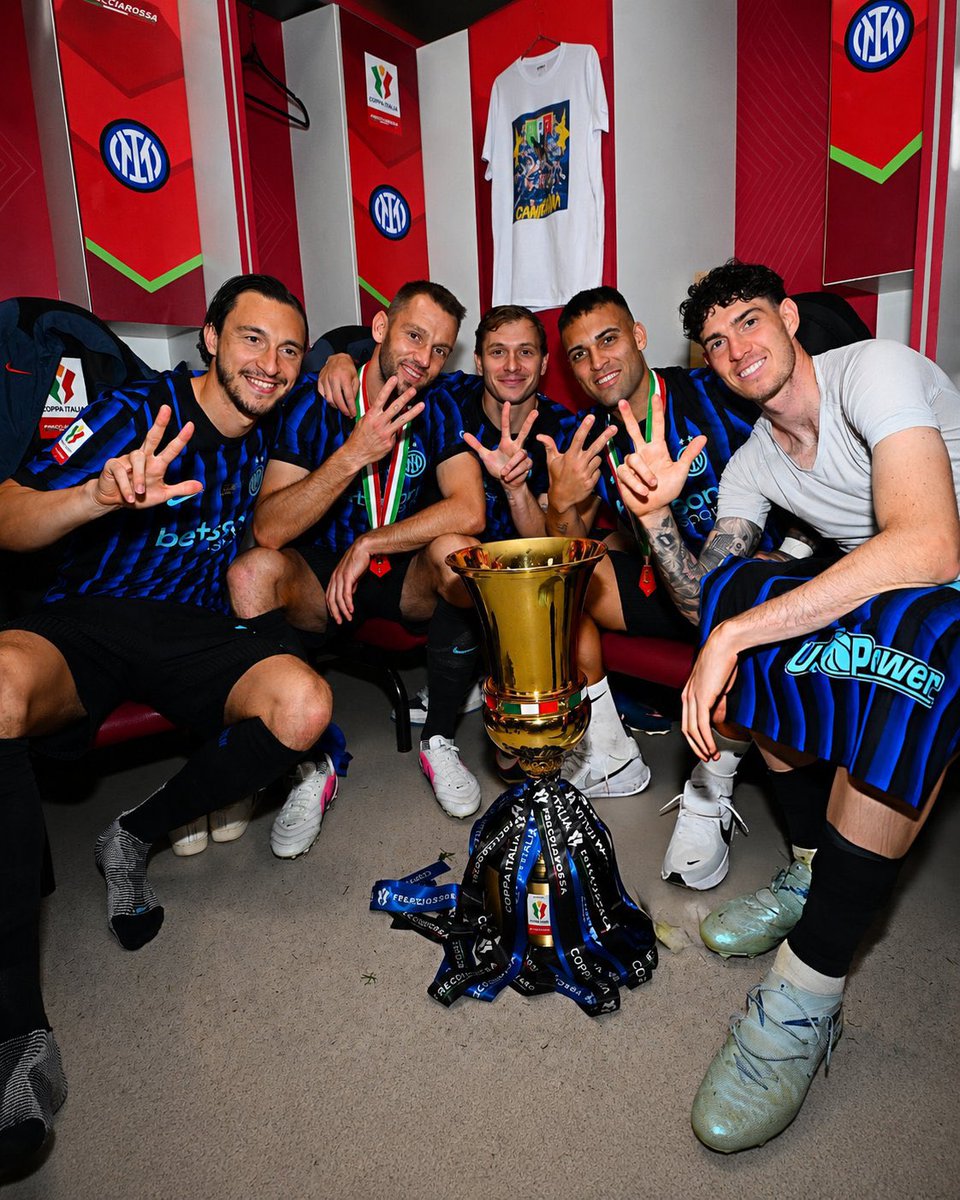 raffaelecaru's tweet photo. 3 Scudetti
3 Coppa Italia
3 Supercoppa Italiane

🏆🏆🏆⚫️🔵 https://t.co/kaxs8e7Yn4