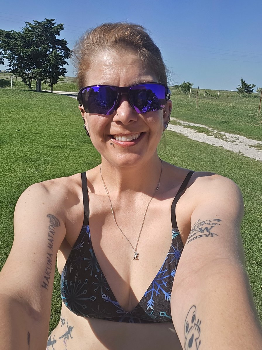 HeyHey940's tweet photo. Guarantee I wont get half the likes or shares because I have clothes on, but this is me when the weather is nice.  I work out and walk 5 miles on my country property in the evenings. https://t.co/QsF0doVn7x