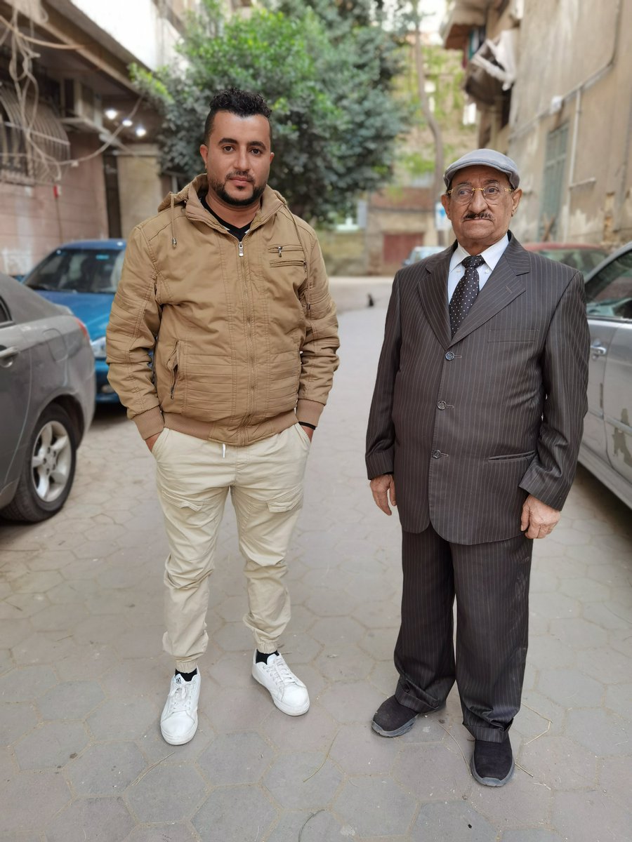 alialsonidar's tweet photo. صورة من القاهرة 
أنا والأستاذ الفنان العم احمد السنيدار 
من الأرشيف https://t.co/64Cdbg4Ca2