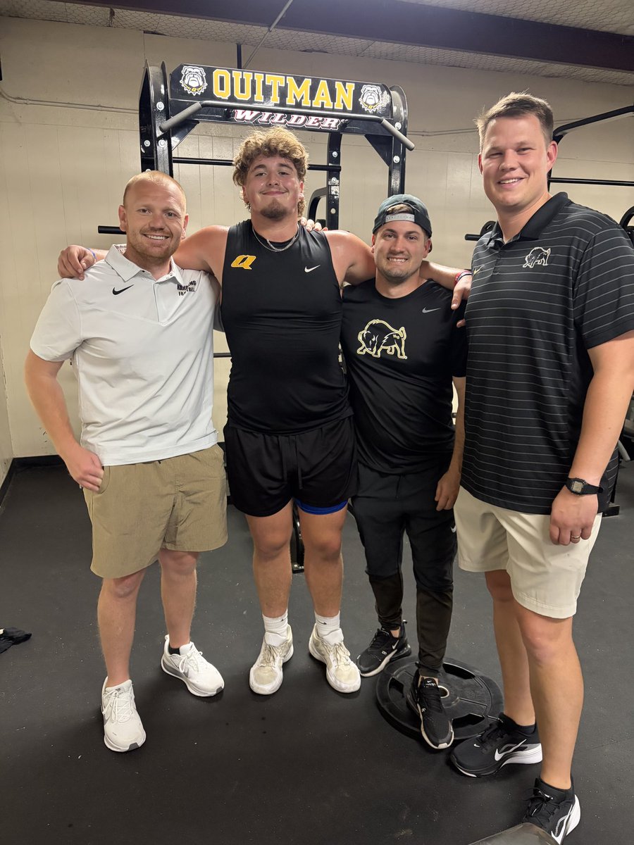 CHarneck77's tweet photo. Thank you @HardingU for coming by to see me today!! Means a lot!! @CoachFrancis_HU @TrentonCorley https://t.co/8Tim2wgaC7