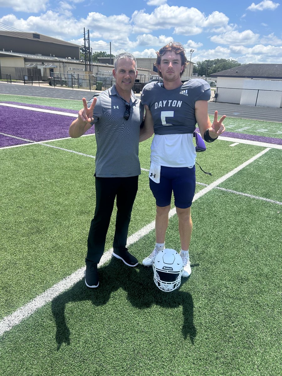 jerryprietojr's tweet photo. Big thanks to @CoachTBush for making it out to watch practice!!!
@JerryPrieto8 @DaytonBroncosFB @Joshuwastump @QBHitList https://t.co/xQ0BB0z9NE