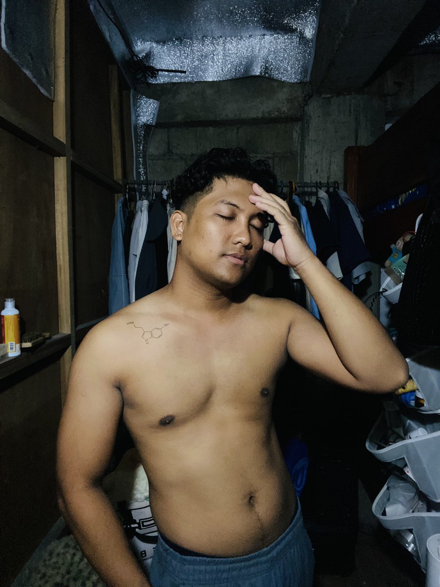 SaggiBaby_'s tweet photo. Don't mind me and the background 😅😂 https://t.co/Tq2RjwMP2V