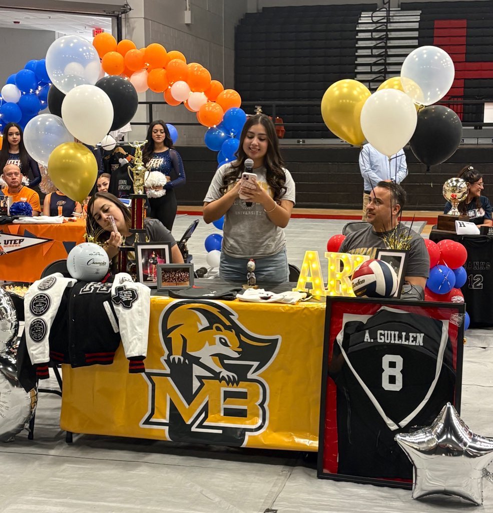 JMHanksHigh's tweet photo. The Kingdom proudly sends Knights off to continue their academic and athletic careers!!

🏐Ariana Guillen- Mary Baldwin
⚽️Evan Ruiz- University of the Southwest
⚾️Ryan McFarland- EPCC
💃 Zaita Ramirez- UTEP https://t.co/nAwuqV0LmJ