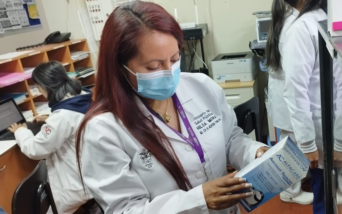 DPS_Canar's tweet photo. #Cañar | La directora provincial de Salud, Hilda Mora, recorrió el Hospital Luis F. Martínez para verificar su capacidad, bioseguridad y atención🏥
Visitó el área Ginecología, Emergencia, Clínica y Laboratorio, reafirmando una atención segura y humanizada. #ElNuevoEcuador https://t.co/G4YkdBKJhy