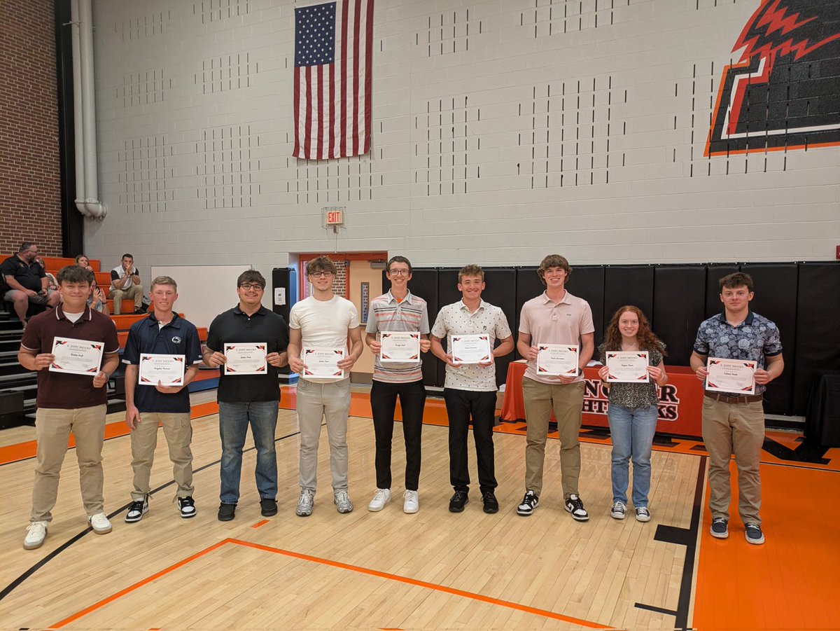 HanoverHS's tweet photo. Congratulations 👏🎉👏 to our individual student athlete award winners! #hpsdawesome @HanoverPublic https://t.co/fla7f7Yhqm