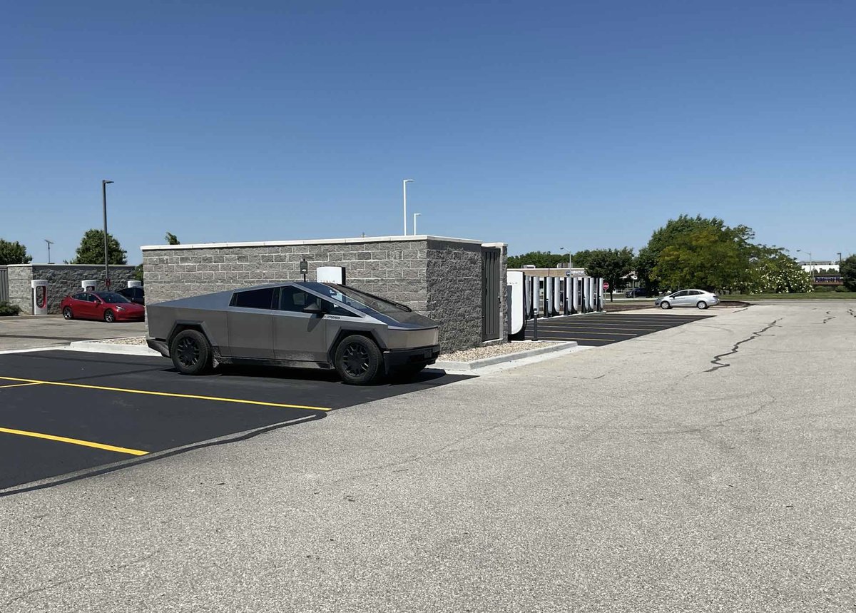 Tesla Charging tweet media