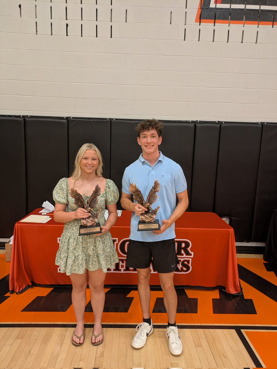 HanoverHS's tweet photo. Congratulations 👏🎉👏 to our outstanding male and female athletes of the year! #hpsdawesome @HanoverPublic https://t.co/5hIk89H4f0