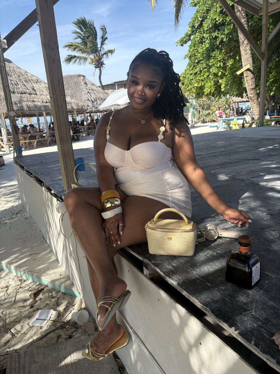 shelbylashayy's tweet photo. Belize bae🏝️ https://t.co/gAzRvzEwqN