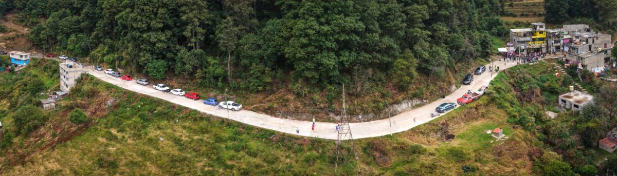 NDP_Noticias's tweet photo. 🚧🌳 ¡Naucalpan recupera caminos olvidados!
El alcalde @isaacsolar supervisó la rehabilitación de vialidades en Yongua Bosques y Las Trenzonas gracias al programa COMUNA y el trabajo comunitario 🤝
Conoce más ⬇️
🔗https://t.co/0GVuzoLqvc 🌐
#COMUNA #TrabajoComunitario https://t.co/TuLu4DAW6S