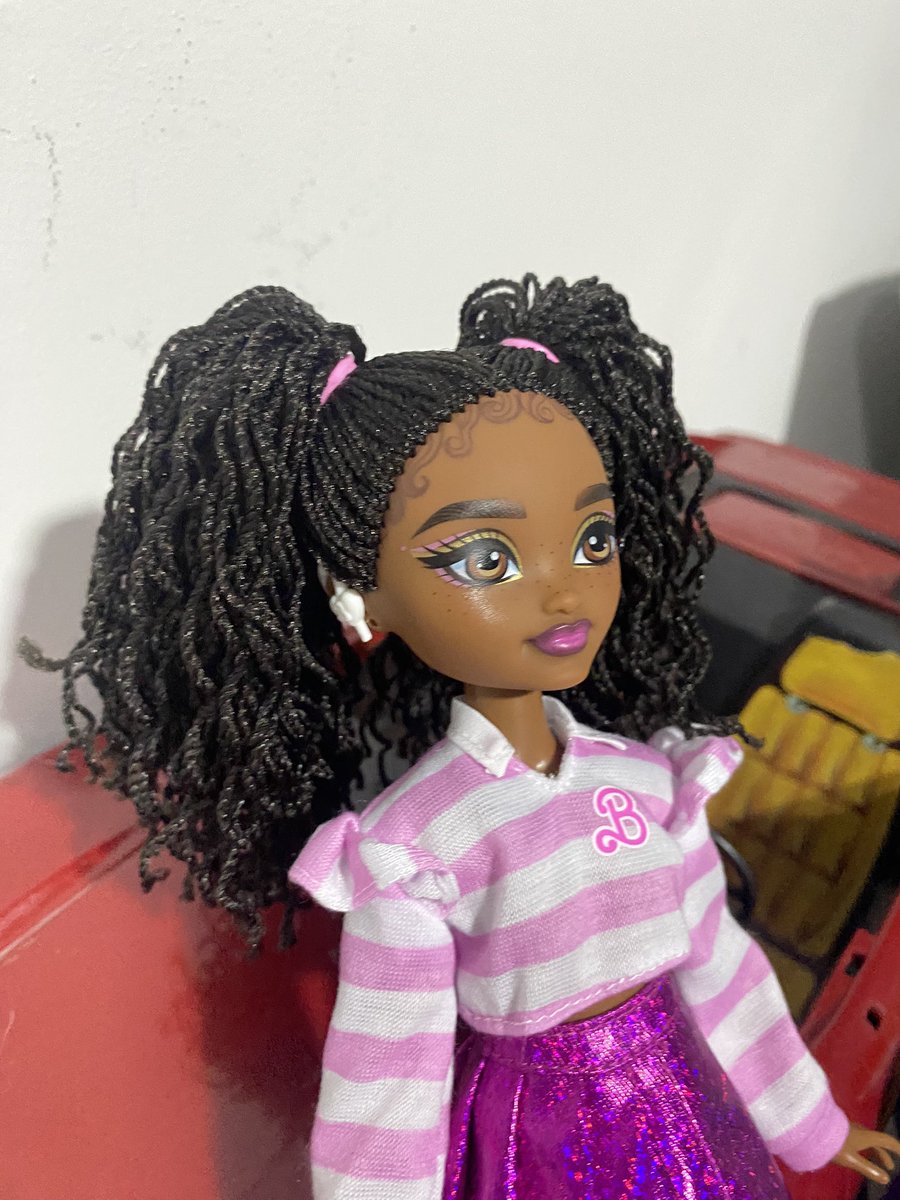 missing barbie shoe tweet media