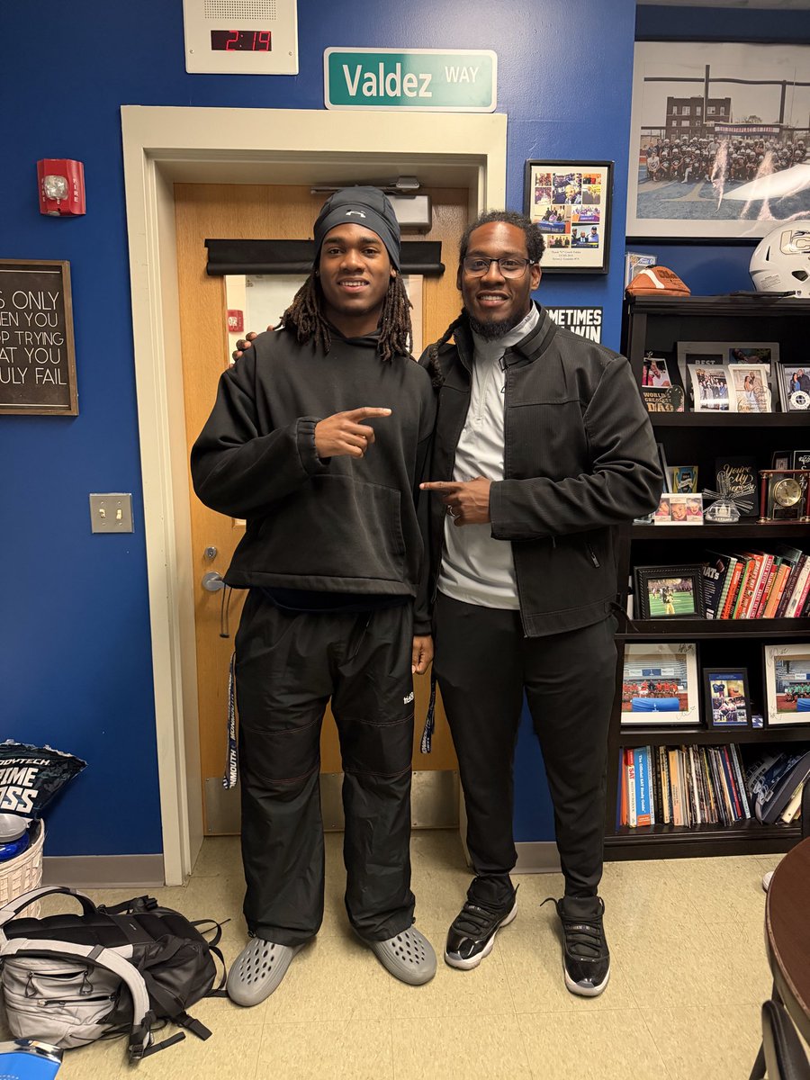 CoachCole94's tweet photo. Been in North and South Jersey the past 2 days, seeing some of the best talent in the country. Love seeing our Players and 26 Signees along the way! 
#FlyHawksⓂ️🦅 https://t.co/VdU2mbo0DC
