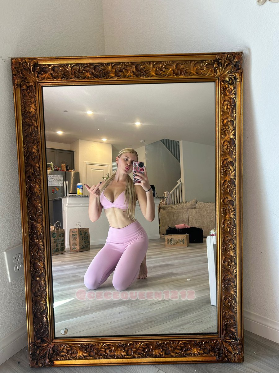 cecequeen1212's tweet photo. Your wallet loves me just as much as your little dick https://t.co/HA6QpFV36C