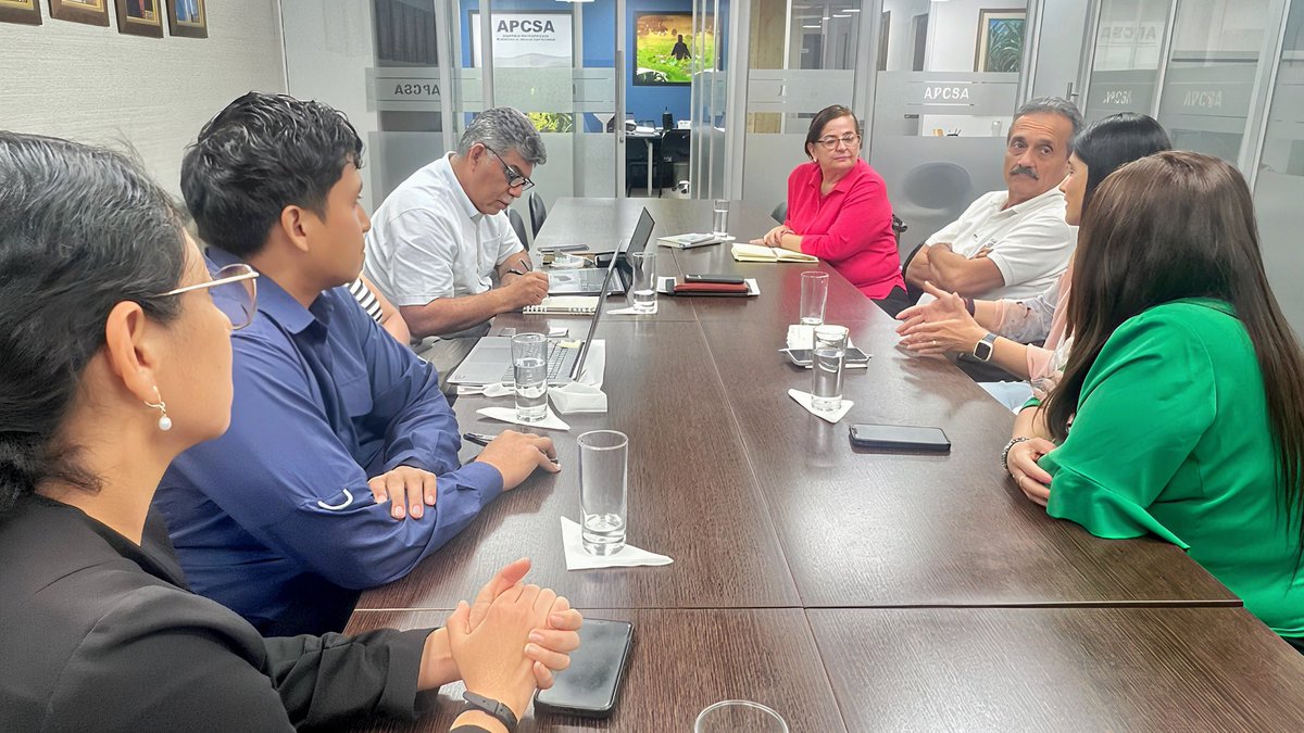 InclusysEc's tweet photo. 🤝 @apcsa_ecuador y @espol exploran un convenio de cooperación interinstitucional.

🎯 Investigación aplicada
🌱 Innovación para empresas
🧪 Uso de laboratorios
📚 Formación profesional

Academia+sector productivo para impulsar desarrollo sostenible.

🔗 https://t.co/HdeqxCl0ma https://t.co/XPTSCoBGlj