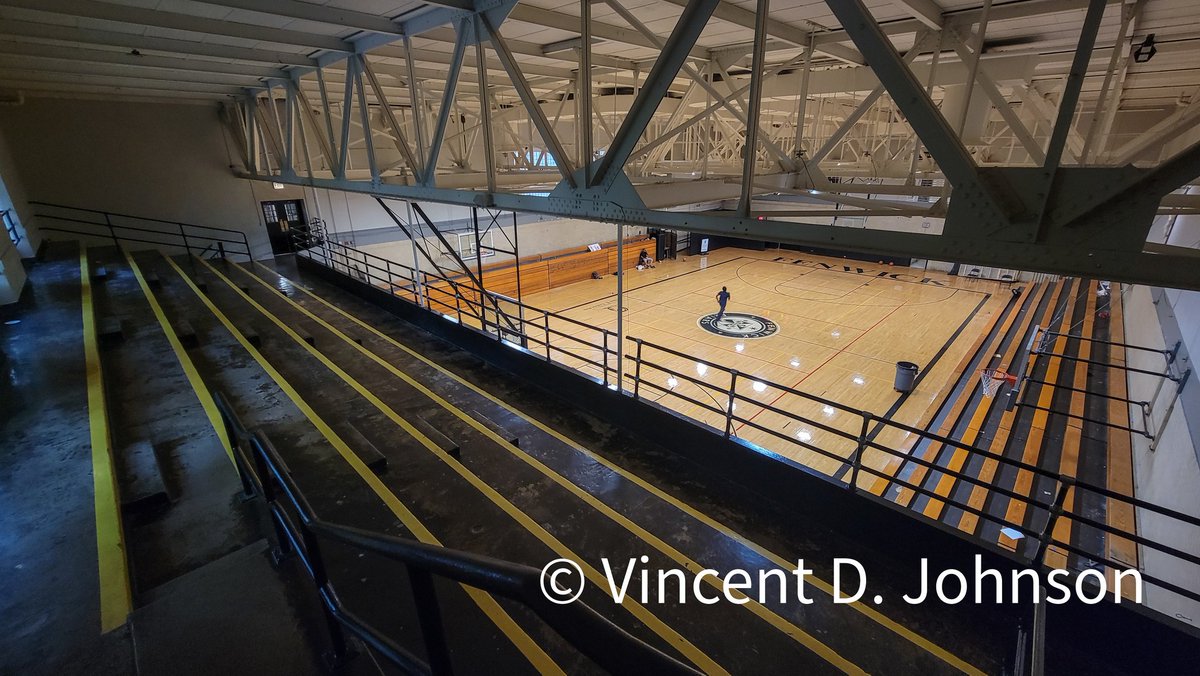 VincentDJohnson's tweet photo. There are a number of high school gyms across Illinois that didn't make the #illustriousgyms book, but were close. #Fenwick's Lawless Gym was on the possible list from day one, but there was some stiff competition out there. Few people would have complained if it did make it. https://t.co/pFdKUMInD9