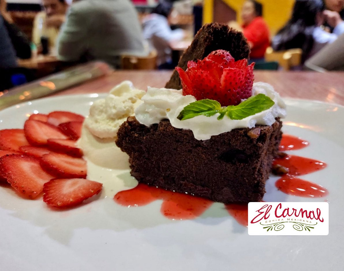 ElCarnalMx's tweet photo. La vida es muy corta como para saltarse el postre. Si estás viendo esto, es la señal de que te mereces un final dulce y feliz.
Dale ❤️ si te gustan los postres.
#ElCarnalMx #DondeIrCDMX #ComidaMexicana #PostresCDMX #chocolate https://t.co/d2gHE4MAdG