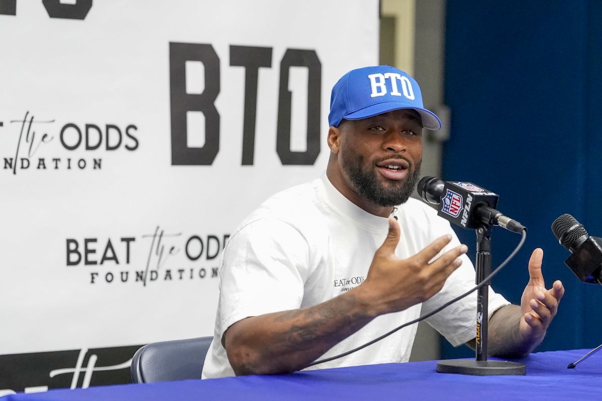 hsjrphoto's tweet photo. #Bills @raydavis discusses his new foundation "Beat the Odds" and gives foster children a tour of the @BuffaloBills practice facility. https://t.co/hq0bRU9M1L