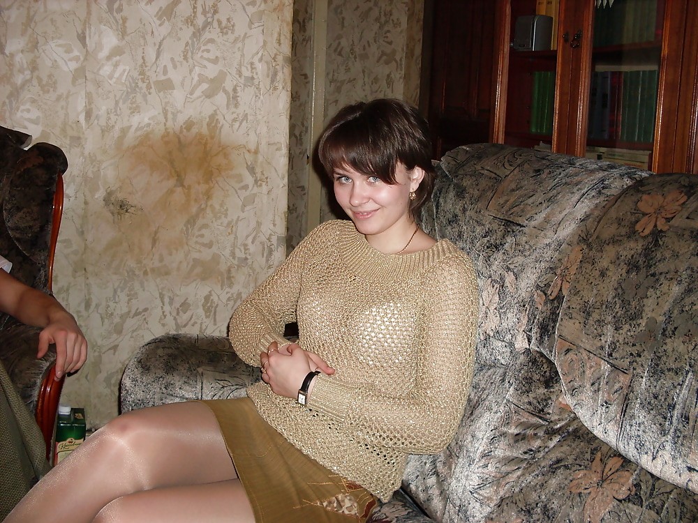 AmateursInHose's tweet photo. Cute skirt and shiny beige #pantyhose. https://t.co/CLzkgkr0yO