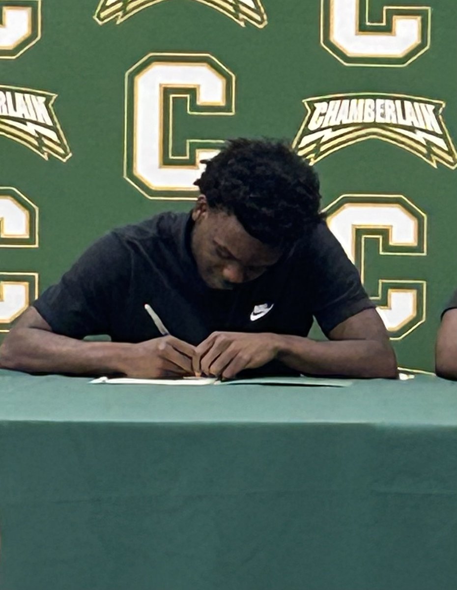 iamvontespears0's tweet photo. Blessed!!! 1000% locked in, thank you for all my friends family and Coaches who helped me reach this milestone!!
@ZachIngles @mosesk225 https://t.co/v58UFBjsVc