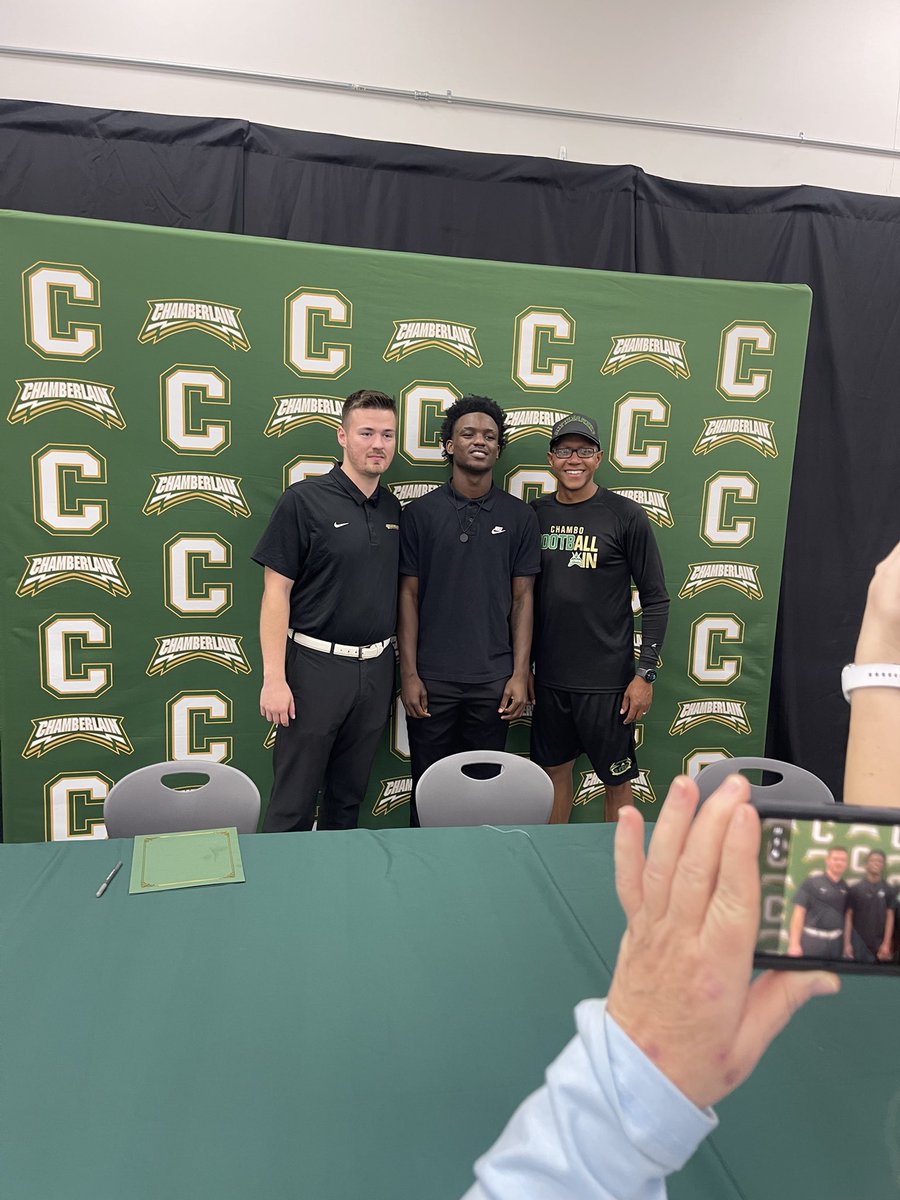 iamvontespears0's tweet photo. Blessed!!! 1000% locked in, thank you for all my friends family and Coaches who helped me reach this milestone!!
@ZachIngles @mosesk225 https://t.co/v58UFBjsVc