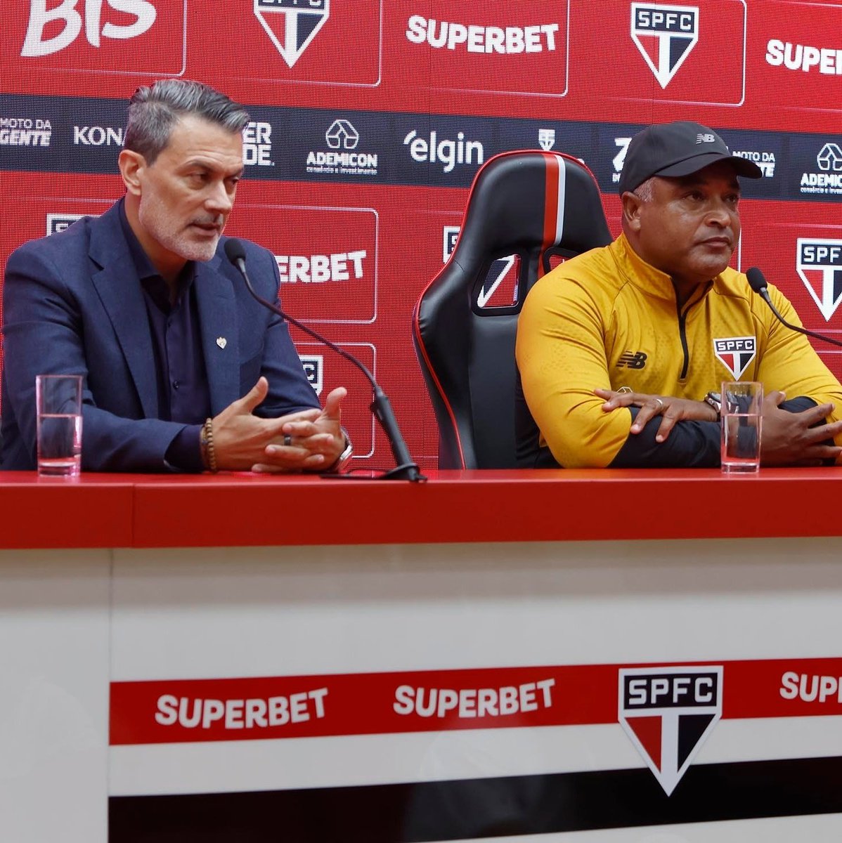 OPtricolor01's tweet photo. Eu não tenho palavras, oficial, se não cair hoje, desativarei minha pagina e irei viver a minha vida como um ser verminoso.

O Roger Machado acabou com a minha vida, eu não tenho mais alegria e prazer em ver meu time

Acabou, perderemos para um time de Série B, que treinador... https://t.co/ro6cvMxsLM