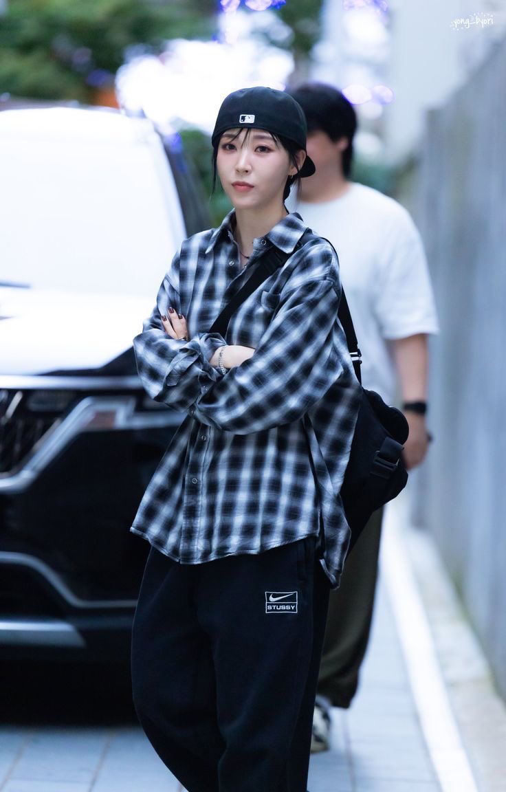 handsome moonbyul tweet media