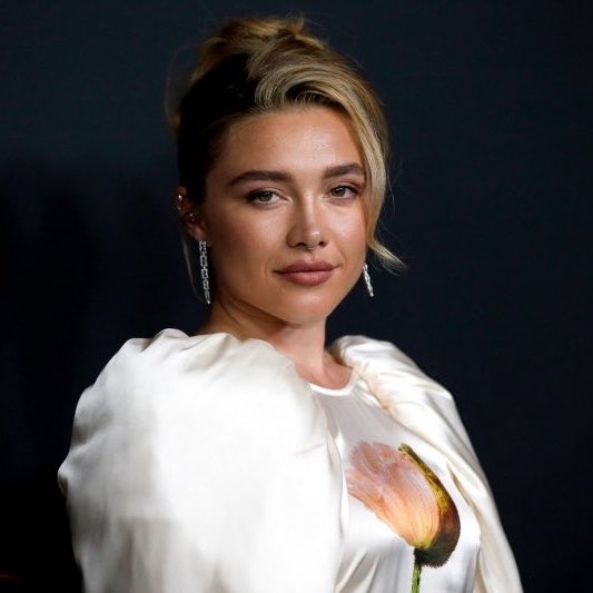 florence pugh thinker 💭 tweet media