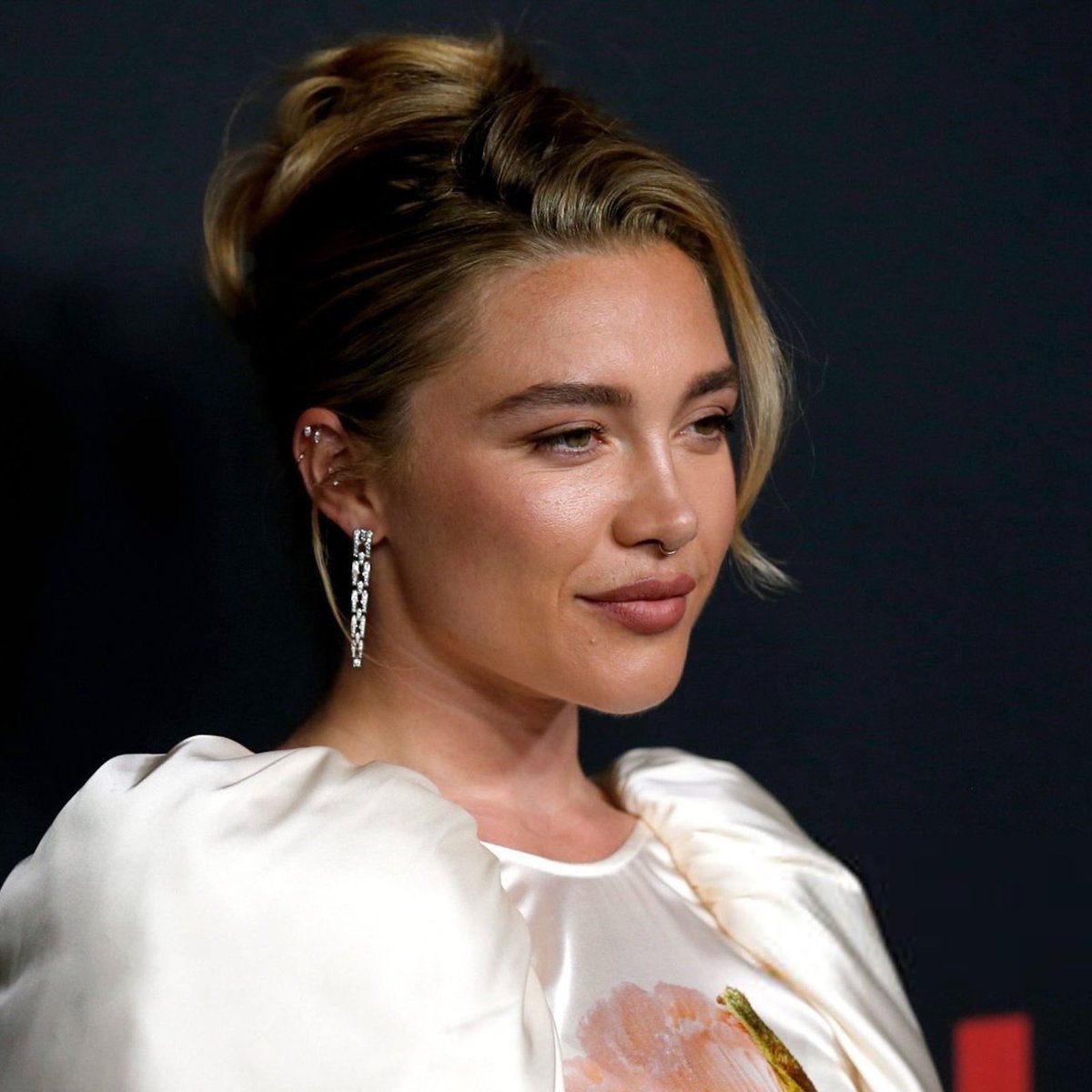 florence pugh thinker 💭 tweet media