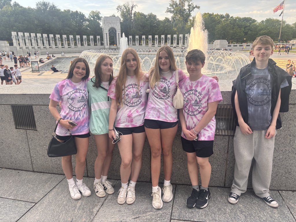 miss_hedger's tweet photo. WWII Memorial #hornetpride https://t.co/4gCd8GCnzk