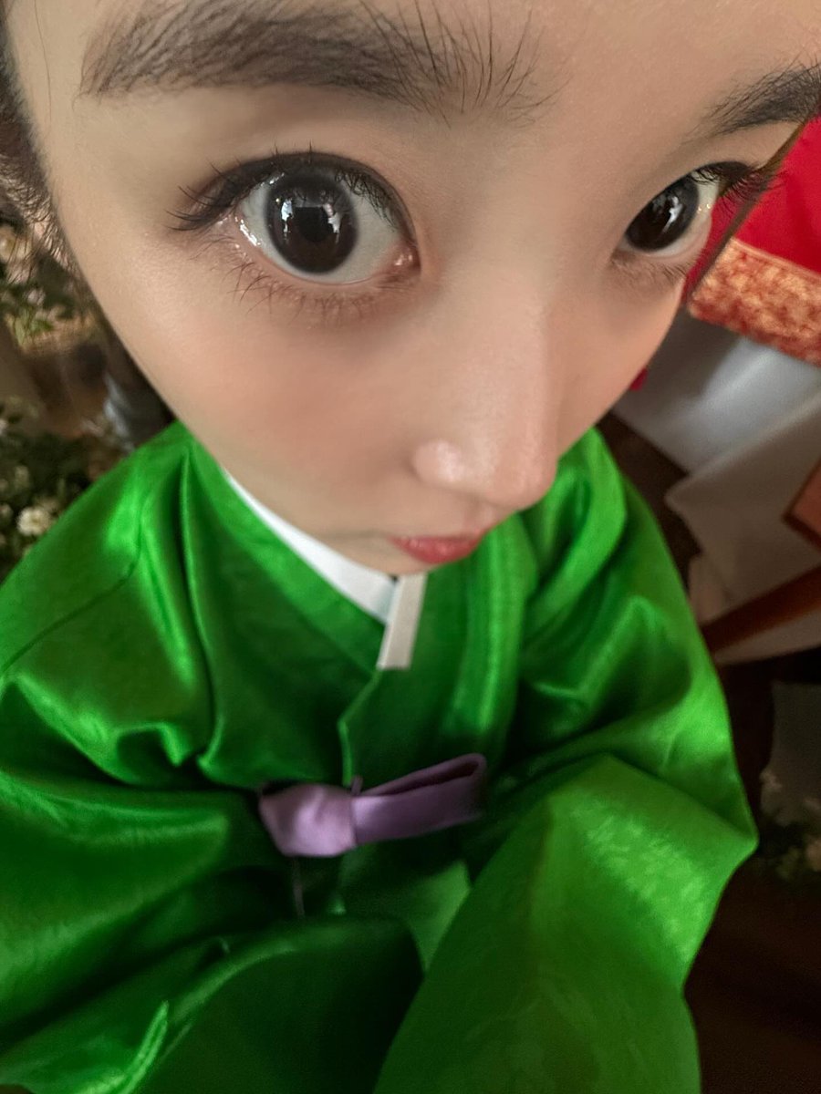 icy_iu's tweet photo. 아이유 언니 본인 엠지샷 마주하고 반응
:너무무서워 https://t.co/Kui0PV3nSO