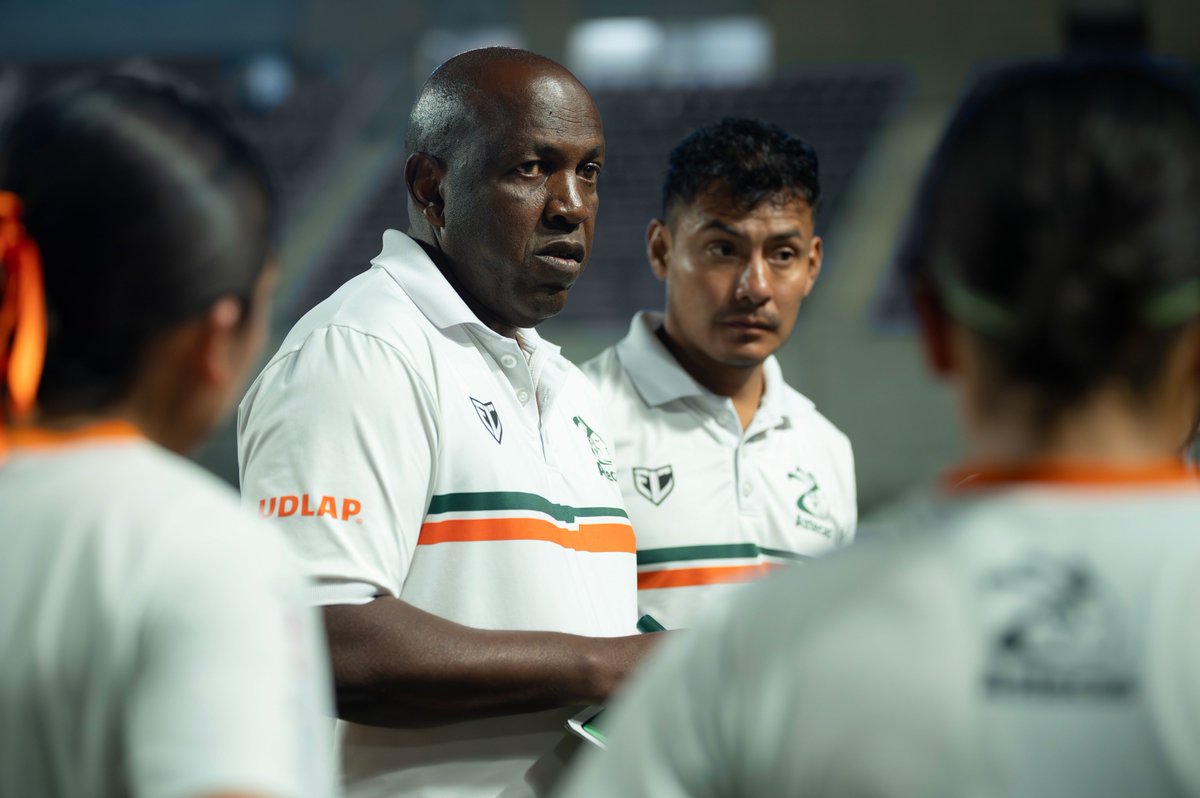 aztecasudlap's tweet photo. En el Día Mundial del Entrenador de Futbol ⚽ reconocemos al coach Albeni Sabino por su liderazgo y entrega en la formación de nuestros Aztecas UDLAP. 💚
Gracias por inspirar dentro y fuera de la cancha.
#AztecasUDLAP #FearTheGreen https://t.co/uC0vu0CfsY