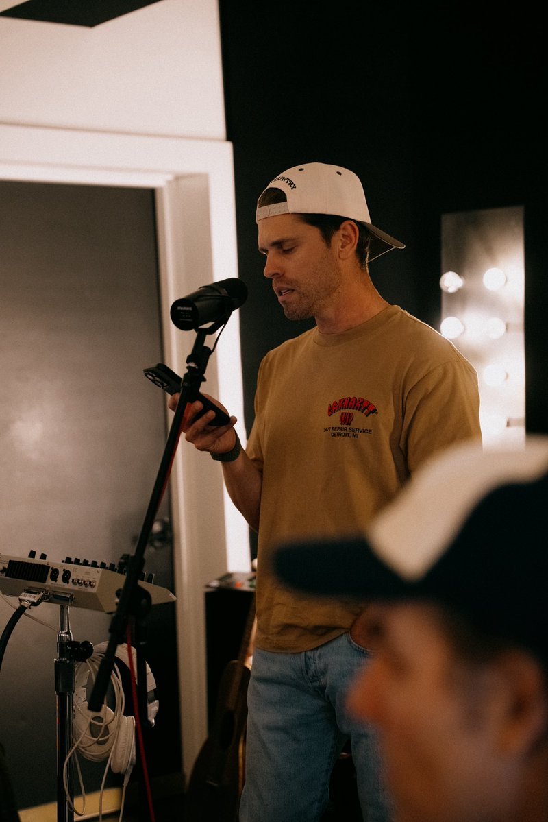 Dustin Lynch tweet media