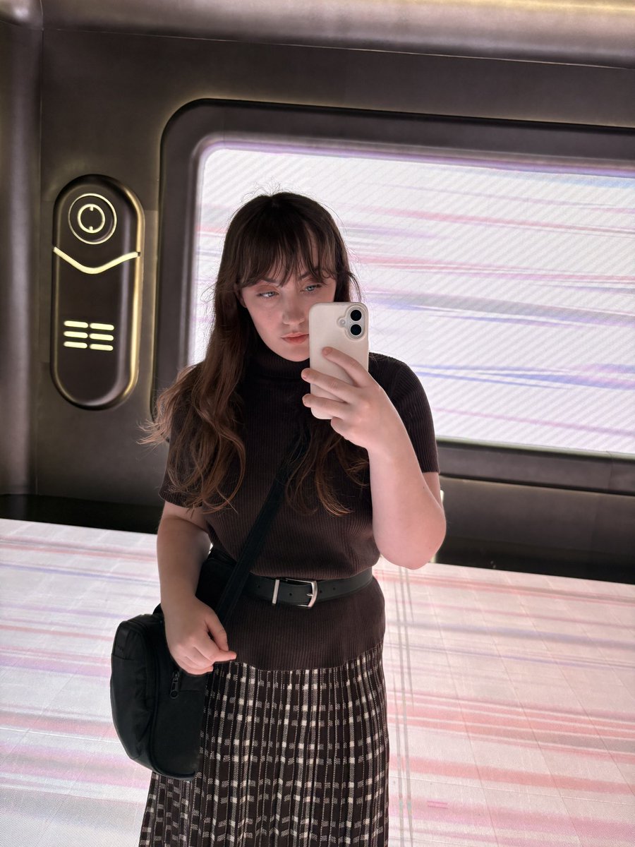 Maisie tweet media